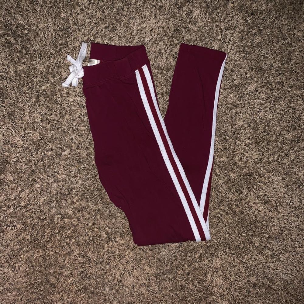 Burgundy leggings